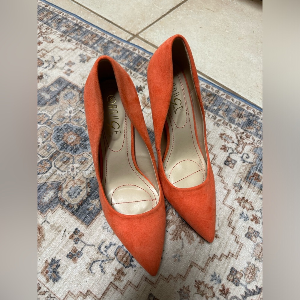 Coral sky high suede-like heels size 8 - Picture 5 of 6